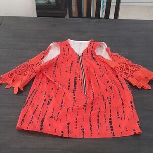 Cut out shoulder blouse zipper on front size large great condition like new
